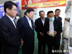 中國工程院院士李玉調研指導惠民縣食用菌產(chǎn)業(yè)發(fā)展情況 ()