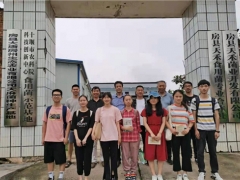 高校師生走進(jìn)通省館村，探脫貧致富黑木耳產(chǎn)業(yè) ()